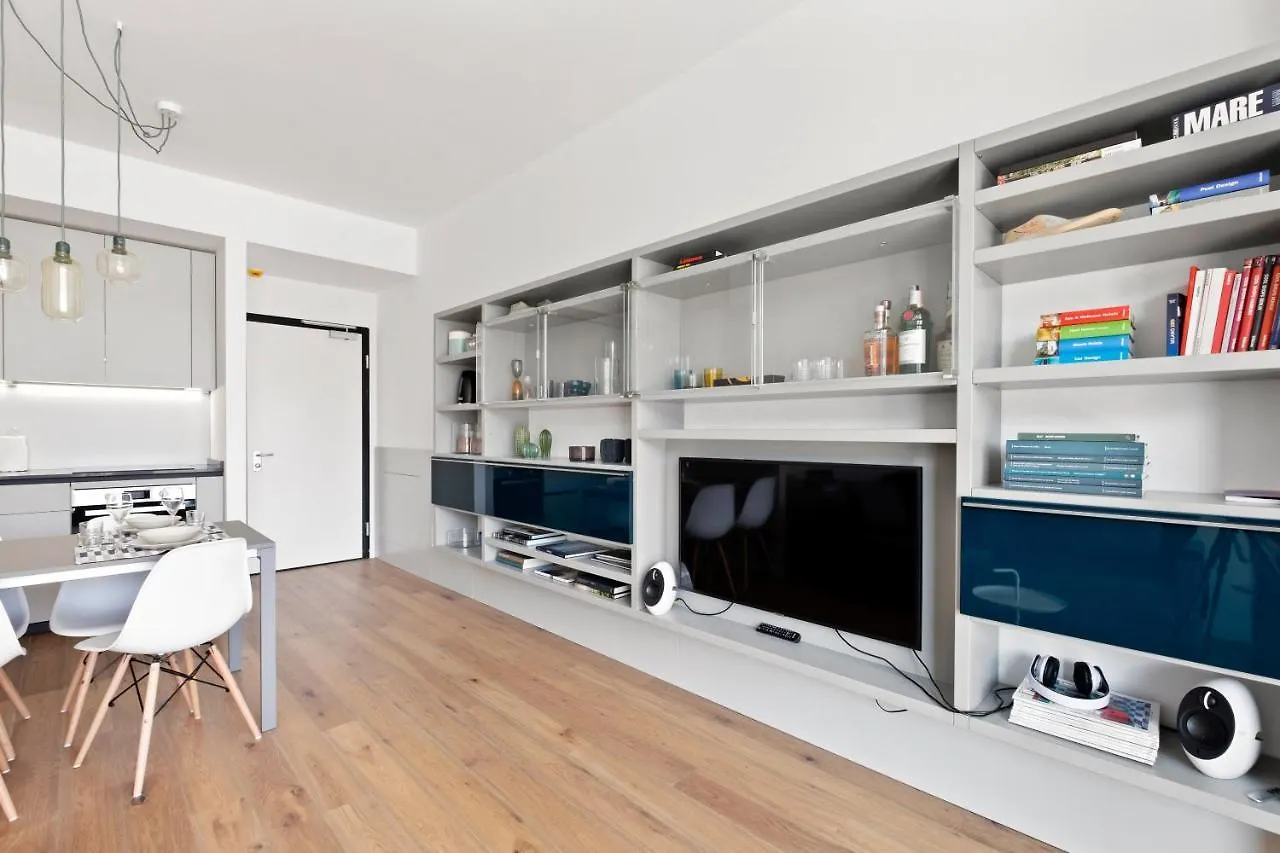 Altido Spacious Apt For 4 With Balcony In Porta Romana Włochy