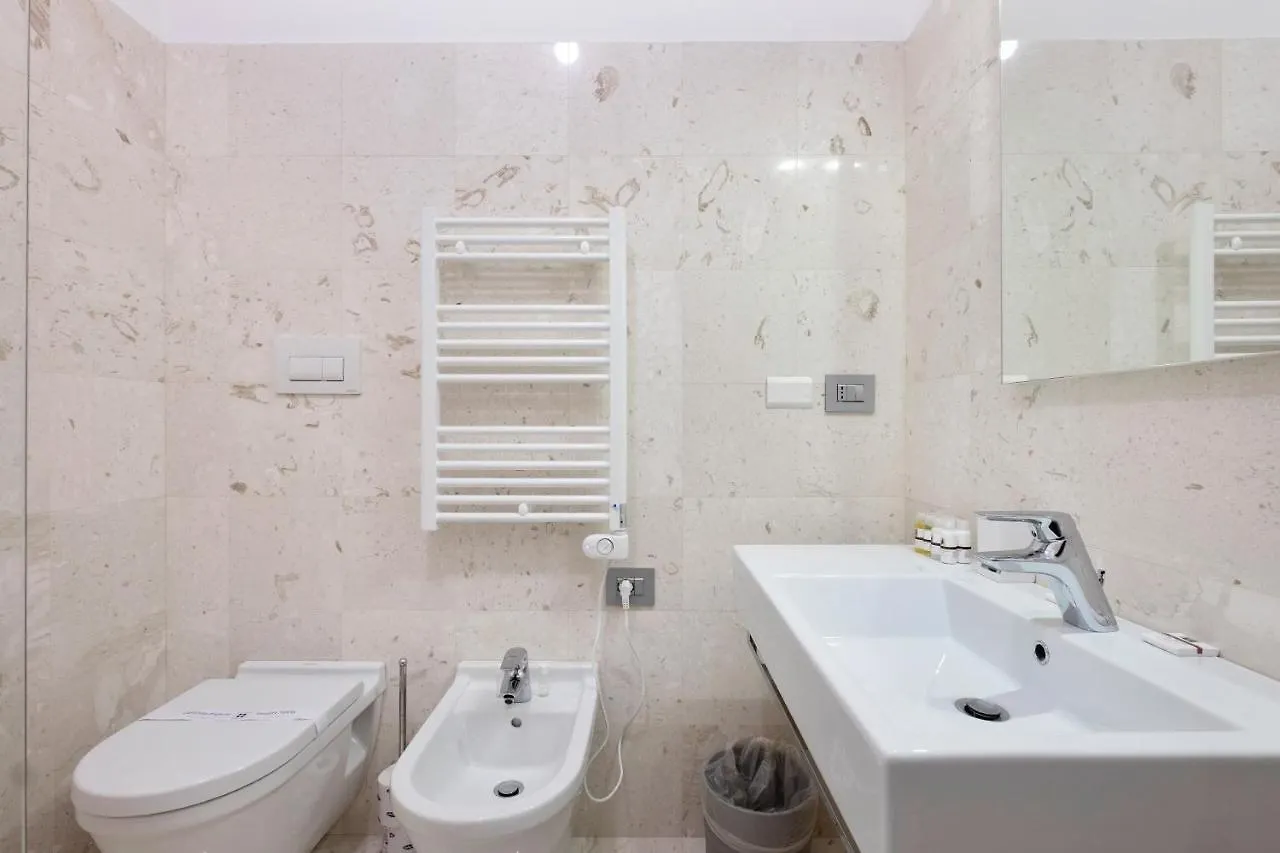Altido Spacious Apt For 4 With Balcony In Porta Romana 0*, Mediolan Włochy