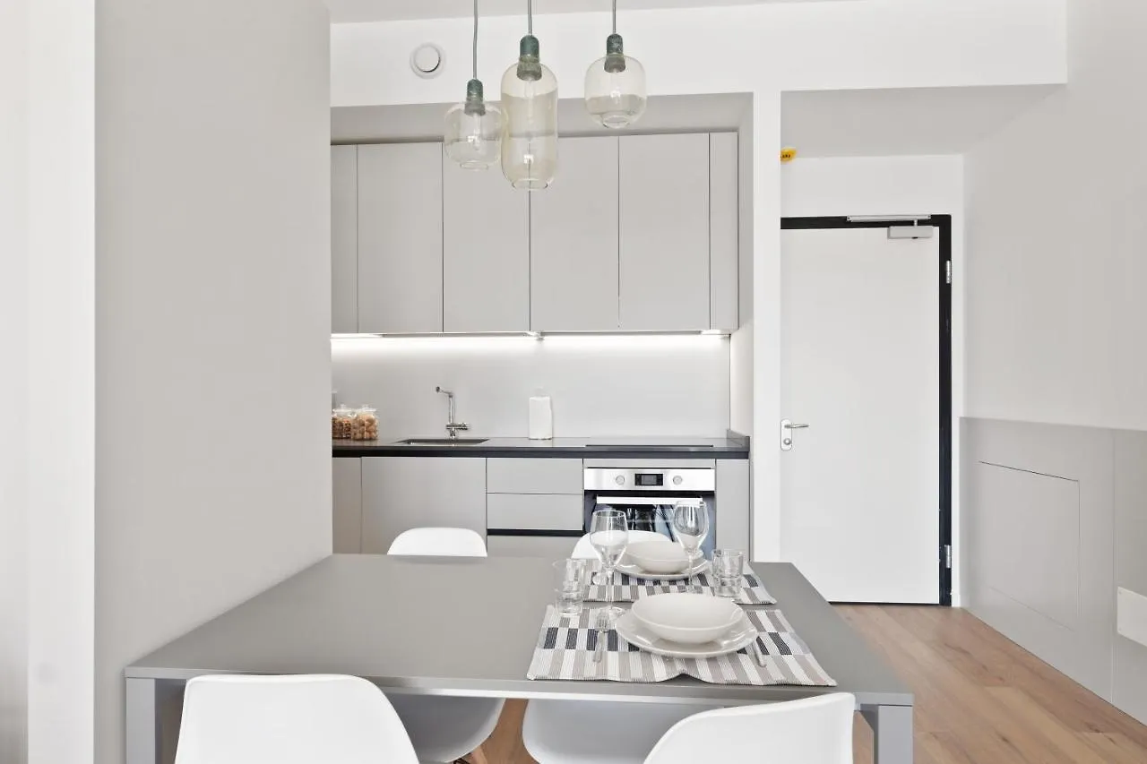 Altido Spacious Apt For 4 With Balcony In Porta Romana 0*, Mediolan